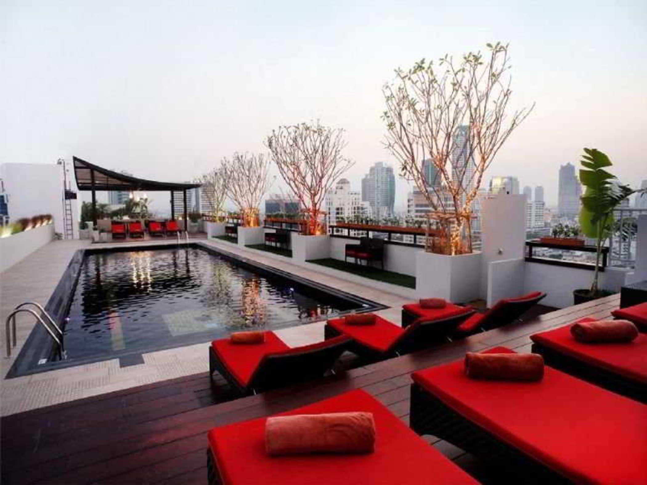 Furama Silom Hotel Bangkok Bagian luar foto